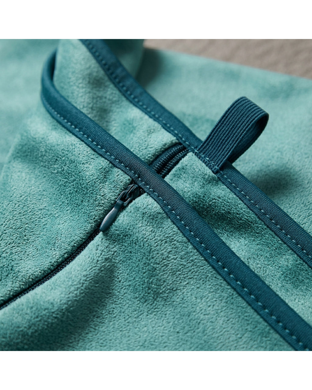 Zxkvd Suede Microfiber Fitness Towel with Zipper Pocket 82 x 34 cm Sea Green - Detail view